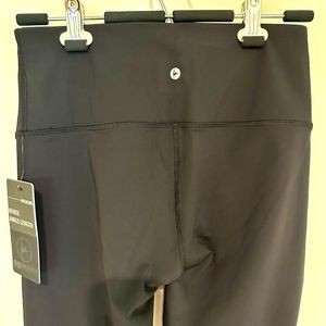 NWT Black 90 Degree High Rise Ankle Length leggings - size M